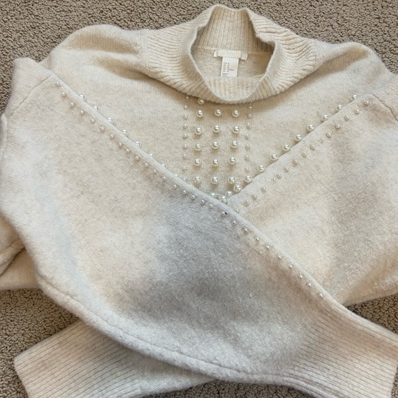 H&M Off white turtle neck with pearl detailing - Picture 3 of 6